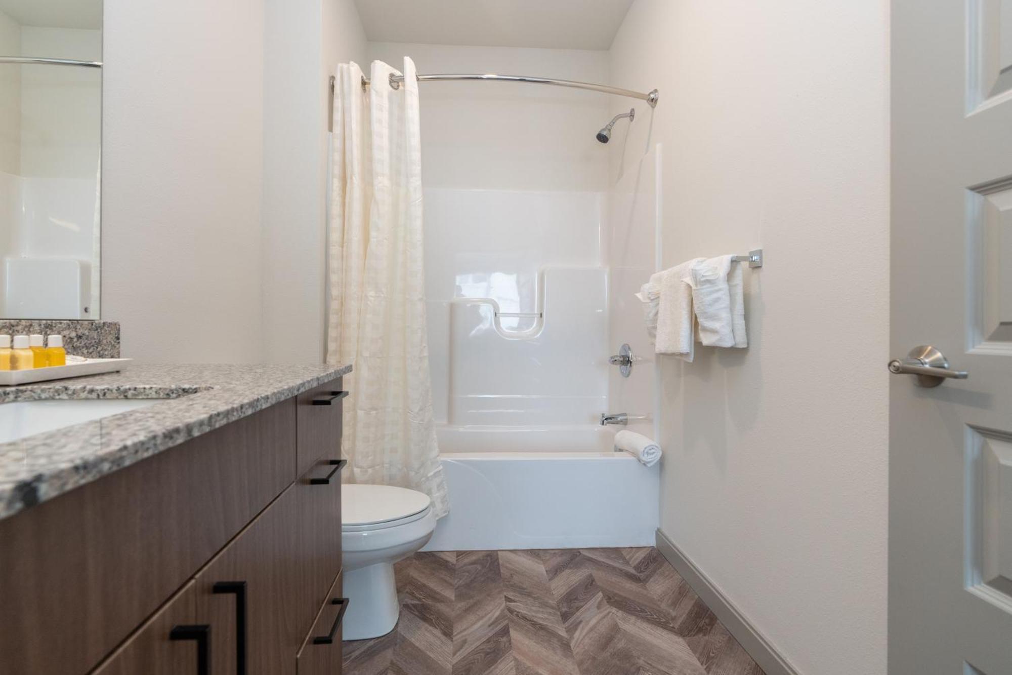 Yugo Guest Suites Urbana Exterior foto